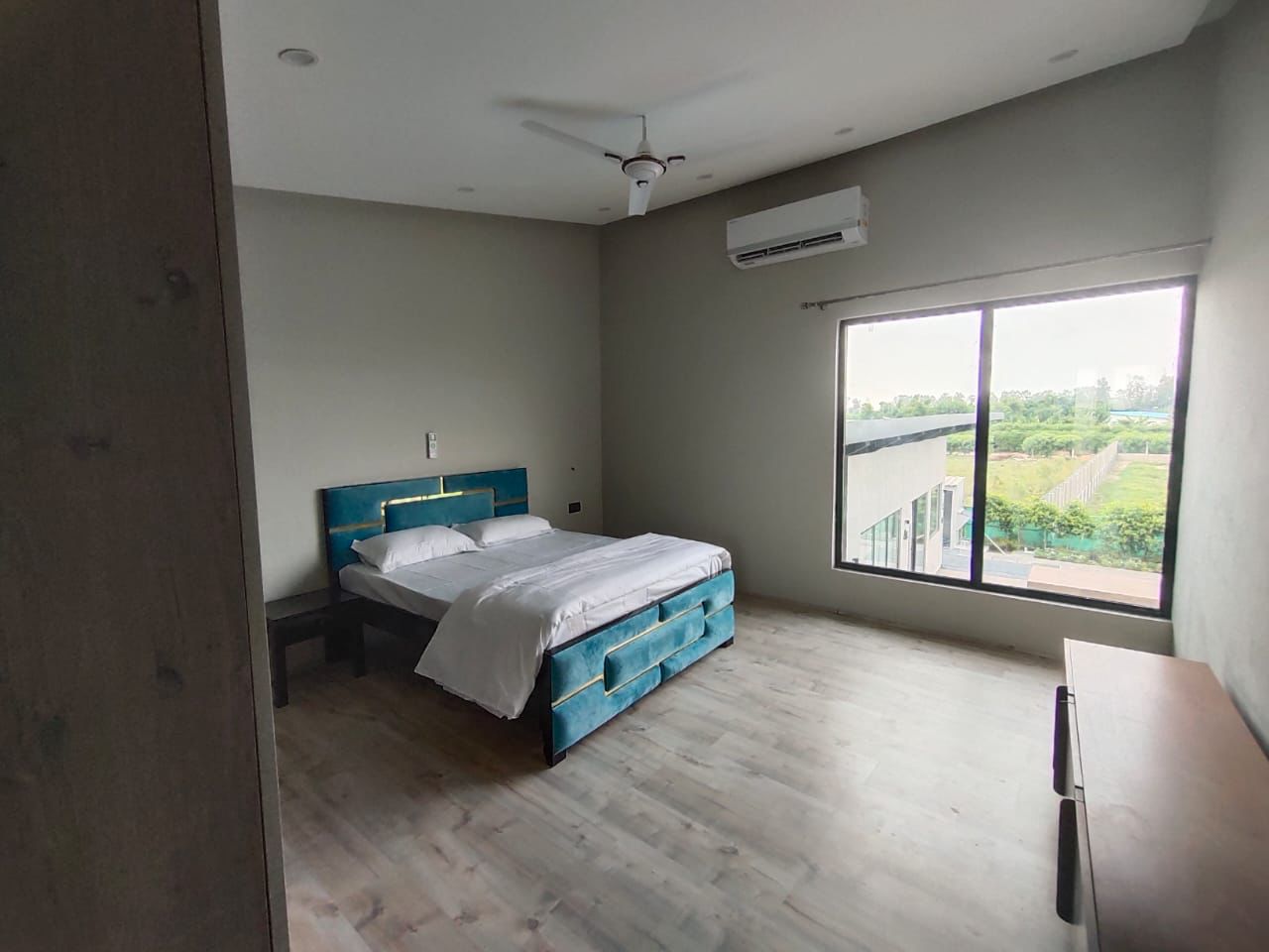 CHAUDHARY FARM HOUSE 04π‘ (Noida)