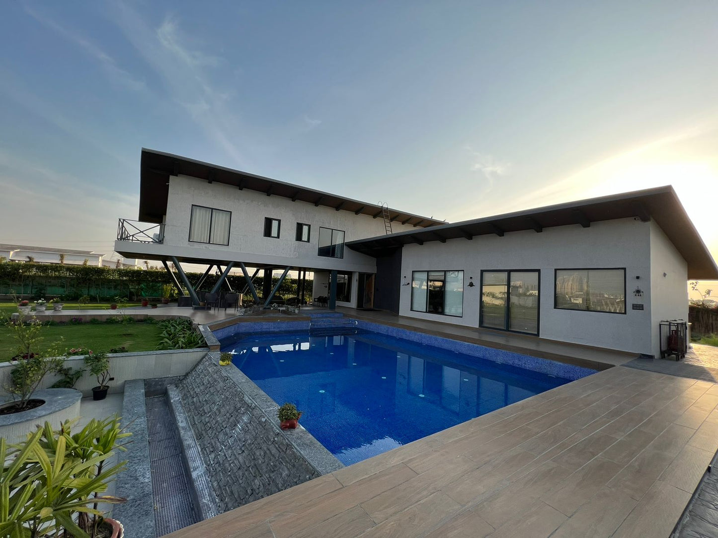 CHAUDHARY FARM HOUSE 04π‘ (Noida)