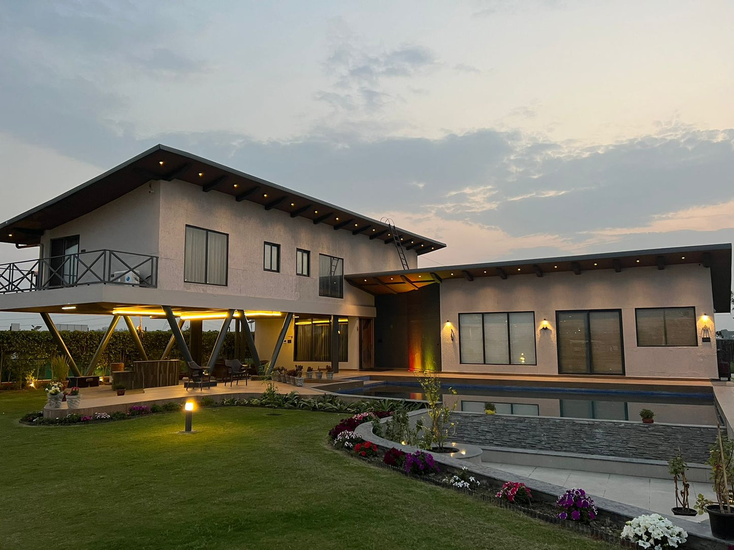 CHAUDHARY FARM HOUSE 04π‘ (Noida)
